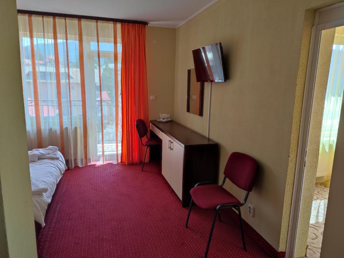 Hotel Iri Busteni Exterior photo